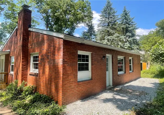 4th image of 1016 Weber St, Wilkinsburg, PA 15221 | MLS# 1766538
