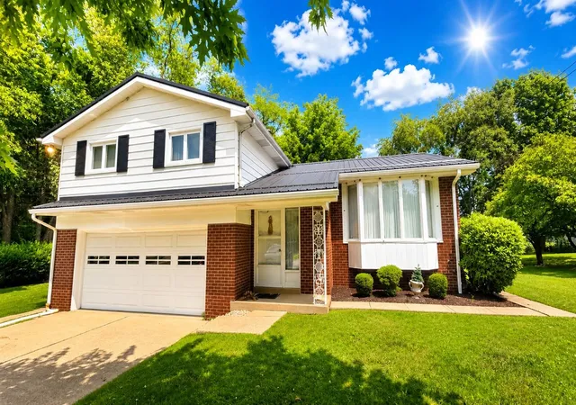 1st image of 1060 King Arthur Dr, Washington Twp, PA 15613 | MLS# 1766929