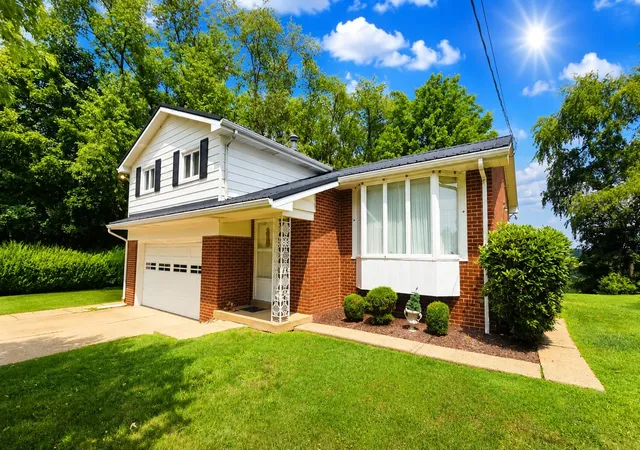 2nd image of 1060 King Arthur Dr, Washington Twp, PA 15613 | MLS# 1766929