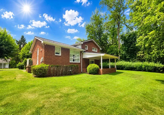 4th image of 1060 King Arthur Dr, Washington Twp, PA 15613 | MLS# 1766929