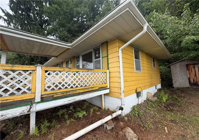 Photo 3 of Single family home for sale at 109 Apple St, Clearfield, PA 16830 | MLS# 1766928 | Listing updated on 2026-09-29