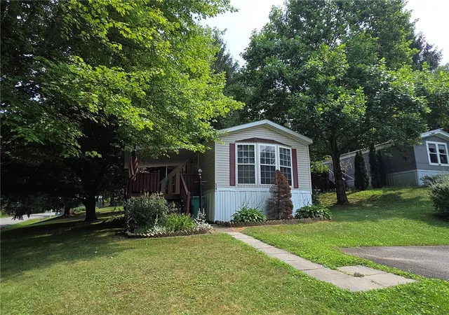 Photo 3 of Manufactured home for sale at 214 Baxter Ln, Center Twp, PA 16001 | MLS# 1767035 | Listing updated on 2026-09-24