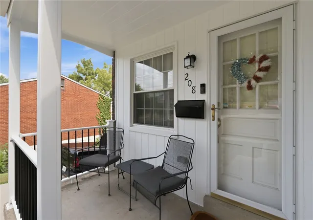 3rd image of 208 Parkedge Rd, Green Tree, PA 15220 | MLS# 1766984