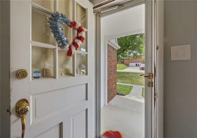 4th image of 208 Parkedge Rd, Green Tree, PA 15220 | MLS# 1766984