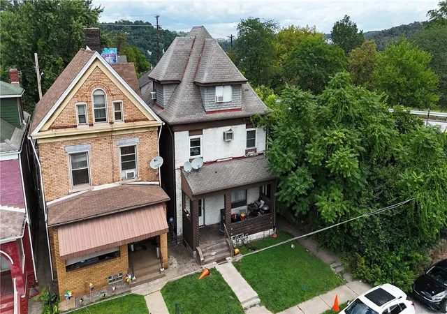 2nd image of 615 Sunnyside Ave, East Mc Keesport, PA 15112 | MLS# 1767099