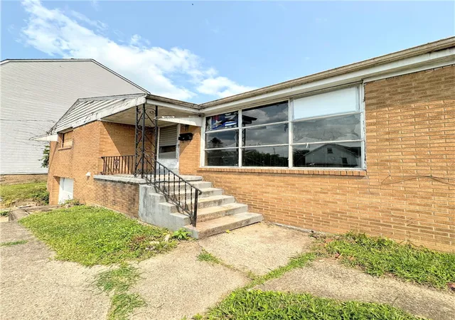 2nd image of 567 Peter St, Verona, PA 15147 | MLS# 1767120