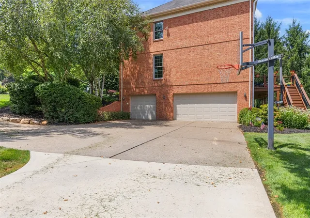 3rd image of 1689 Sturbridge Dr, Franklin Park, PA 15143 | MLS# 1767125