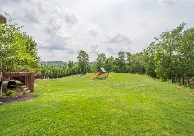 2nd image of 9807 Sumner Dr, Mc Candless, PA 15101 | MLS# 1767073