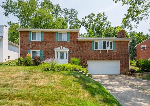 Photo 1 of Single family home for sale at 1531 Forestview Dr, Mt Lebanon, PA 15234 | MLS# 1766738 | Listing updated on 2026-09-21
