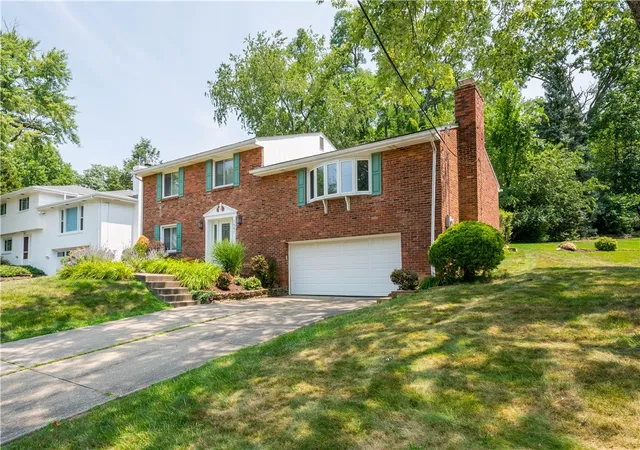Photo 2 of Single family home for sale at 1531 Forestview Dr, Mt Lebanon, PA 15234 | MLS# 1766738 | Listing updated on 2026-09-21
