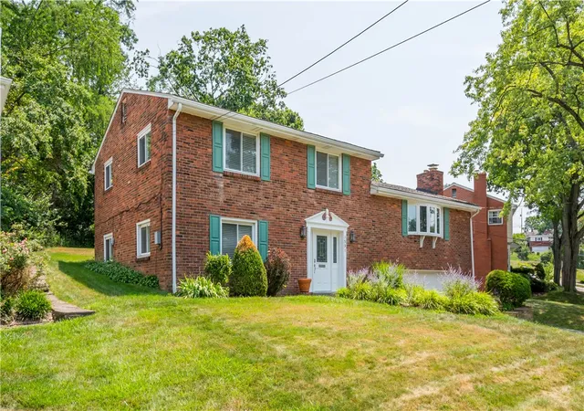 Photo 3 of Single family home for sale at 1531 Forestview Dr, Mt Lebanon, PA 15234 | MLS# 1766738 | Listing updated on 2026-09-21