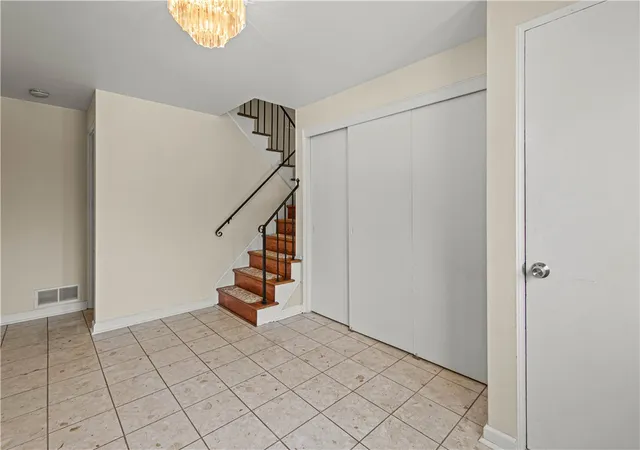 Photo 4 of Single family home for sale at 1531 Forestview Dr, Mt Lebanon, PA 15234 | MLS# 1766738 | Listing updated on 2026-09-21