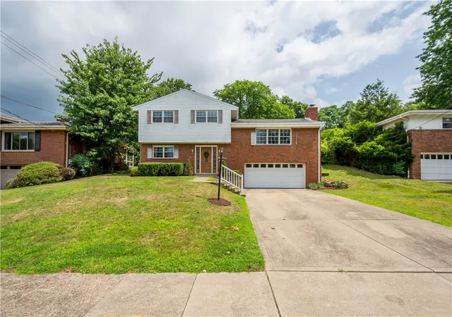 2nd image of 1517 Forestview Dr, Mt Lebanon, PA 15234 | MLS# 1767174