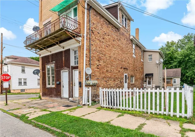 2nd image of 1526 2nd Ave, Beaver Falls, PA 15010 | MLS# 1766531