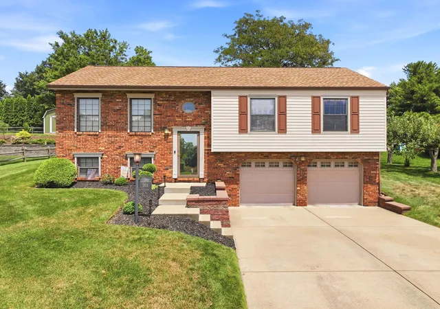 Photo 2 of Single family home for sale at 313 Battery Dr N, South Fayette, PA 15057 | MLS# 1767210 | Listing updated on 2026-09-01