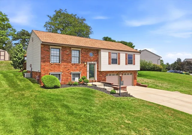 Photo 3 of Single family home for sale at 313 Battery Dr N, South Fayette, PA 15057 | MLS# 1767210 | Listing updated on 2026-09-01