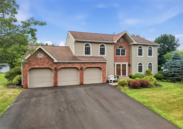 2nd image of 151 Woodbine Dr, Cranberry Twp, PA 16066 | MLS# 1767203