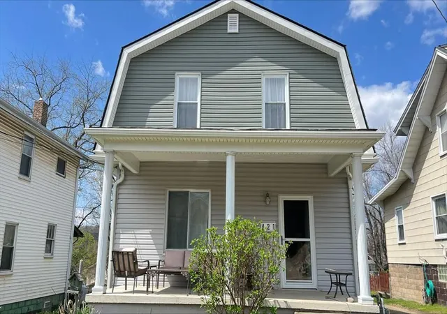 2nd image of 421 Argonne Dr, New Kensington, PA 15068 | MLS# 1767246