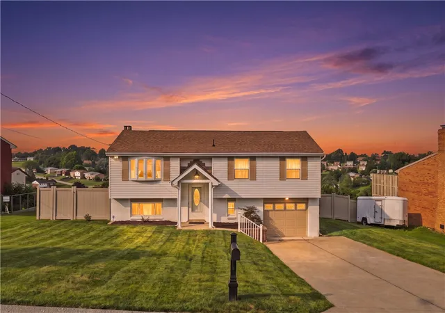3rd image of 422 Highland Dr, Elizabeth Twp/boro, PA 15037 | MLS# 1767220