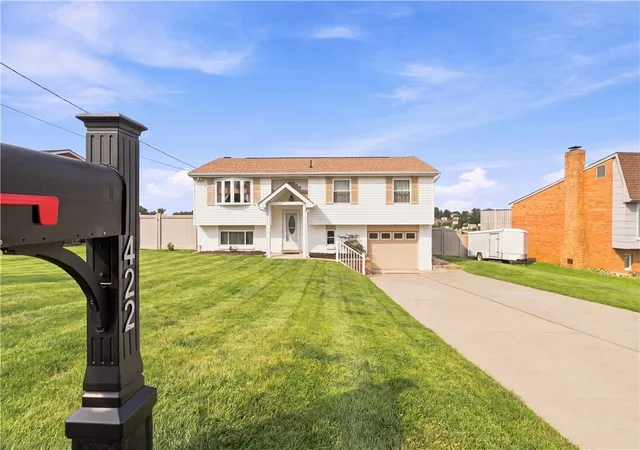 5th image of 422 Highland Dr, Elizabeth Twp/boro, PA 15037 | MLS# 1767220