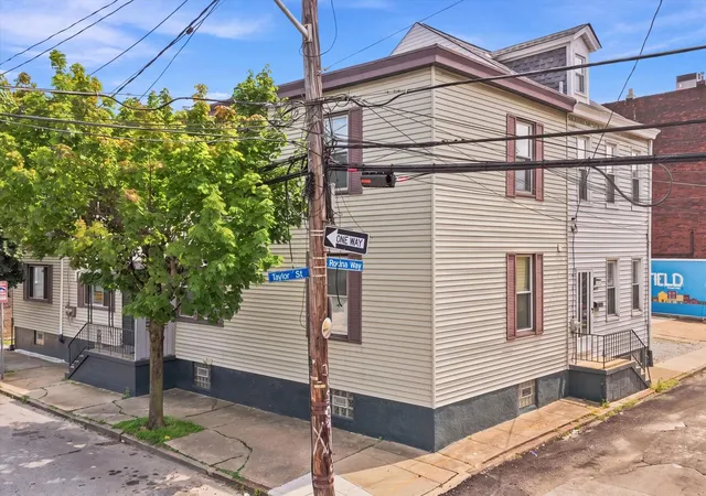 4th image of 201 Taylor Street, Bloomfield, PA 15224 | MLS# 1767258