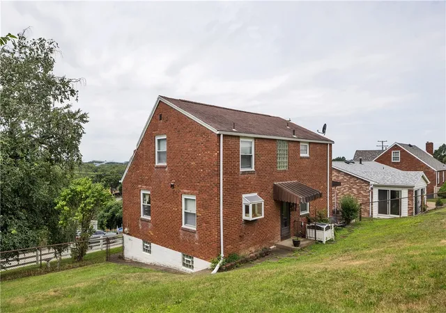 Photo 3 of Single family home for sale at 1119 Scorer St, Lincoln Place, PA 15207 | MLS# 1766801 | Listing updated on 2026-08-01
