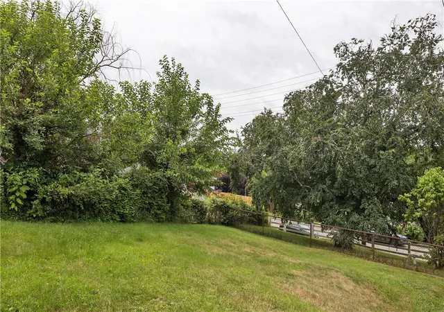 Photo 4 of Single family home for sale at 1119 Scorer St, Lincoln Place, PA 15207 | MLS# 1766801 | Listing updated on 2026-08-01