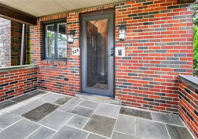 2nd image of 529 Hillcrest Pl, Mt Lebanon, PA 15216 | MLS# 1767284