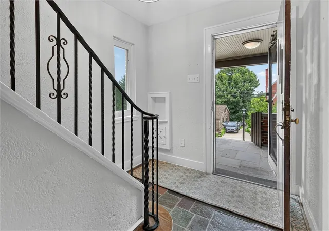 Photo 4 of Sale Pending at 529 Hillcrest Pl, Mt Lebanon, PA 15216 | MLS# 1767284 | Listing updated on 2026-08-03