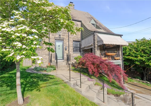 2nd image of 652 Royce Ave, Mt Lebanon, PA 15243 | MLS# 1767324