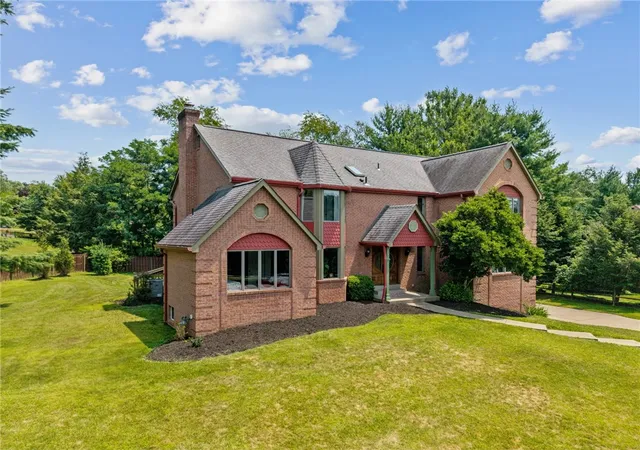 2nd image of 4578 Dogwood Dr, Hampton, PA 15101 | MLS# 1767303