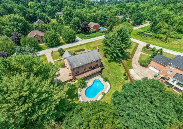 3rd image of 4578 Dogwood Dr, Hampton, PA 15101 | MLS# 1767303