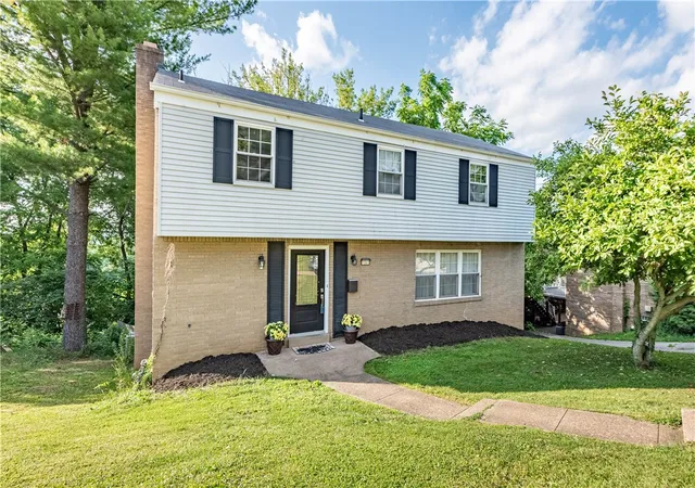Photo 2 of Single family home for sale at 1361 Pesavento Dr, Bridgeville, PA 15017 | MLS# 1767385 | Listing updated on 2026-08-31