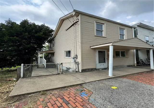 Photo 2 of Single family home for sale at 709 Fairview Ave, Mc Keesport, PA 15132 | MLS# 1766806 | Listing updated on 2026-07-30