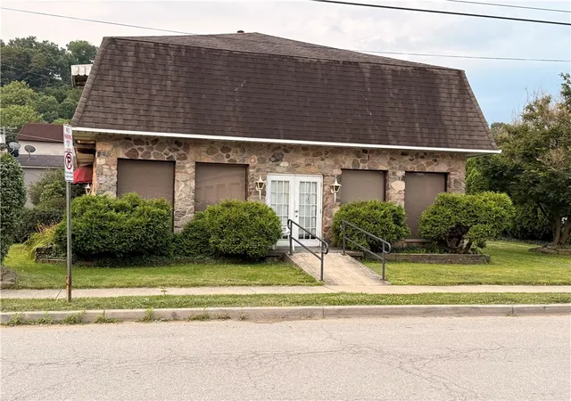 4th image of 318 Main St, Wampum, PA 16157 | MLS# 1767413
