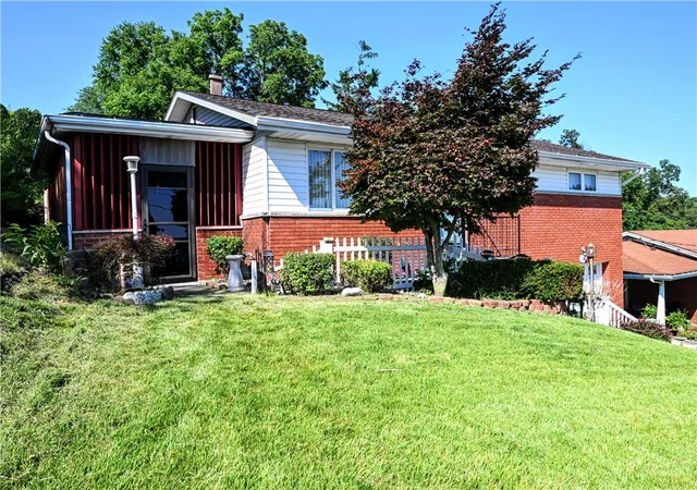 Photo 3 of Single family home for sale at 129 Pennsylvania Blvd, Monessen, PA 15062 | MLS# 1766787 | Listing updated on 2026-07-30