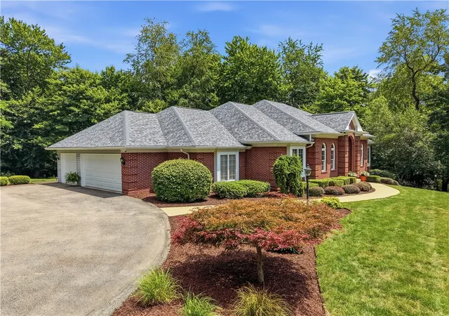2nd image of 727 Franklin Rd, Pine Twp, PA 16046 | MLS# 1767034