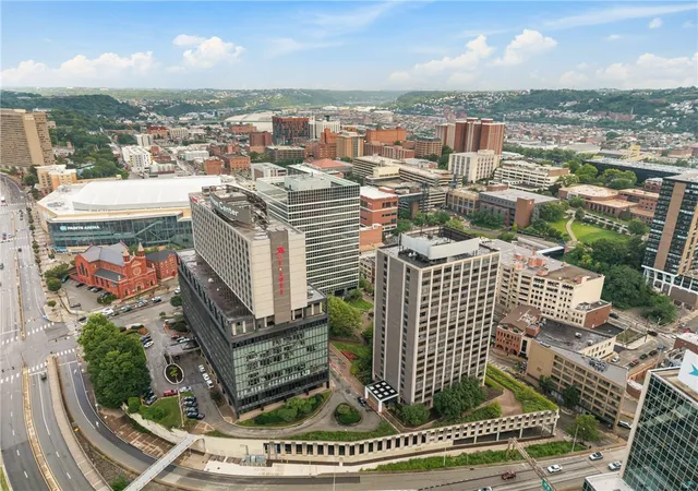 2nd image of 112 Washington Pl #6A, Downtown Pgh, PA 15219 | MLS# 1767514