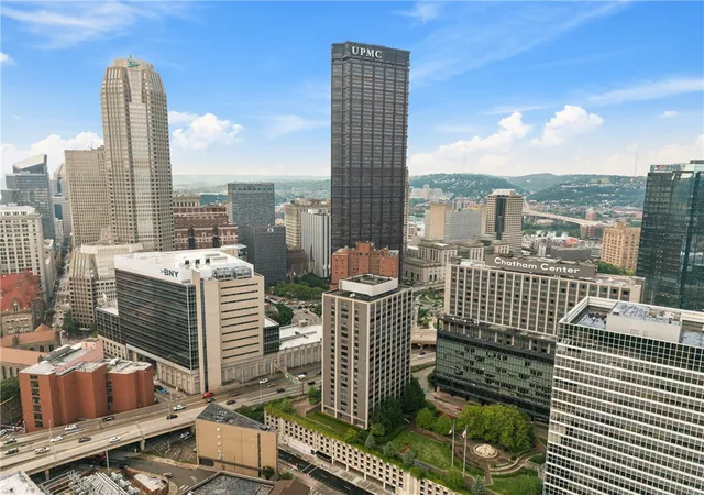 3rd image of 112 Washington Pl #6A, Downtown Pgh, PA 15219 | MLS# 1767514