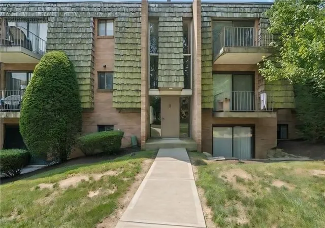 1st image of 824 Forest Green Dr #824, Moon/crescent Twp, PA 15108 | MLS# 1766770
