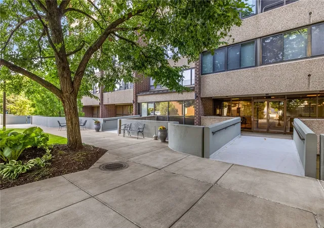 3rd image of 750 Washington Road #409, Mt Lebanon, PA 15228 | MLS# 1767525