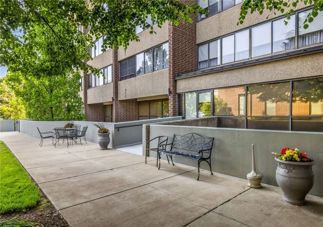 4th image of 750 Washington Road #409, Mt Lebanon, PA 15228 | MLS# 1767525