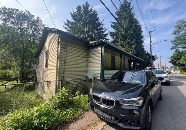 Photo 3 of Single family home for sale at 1004 Ravine St, Munhall, PA 15120 | MLS# 1767033 | Listing updated on 2026-08-01