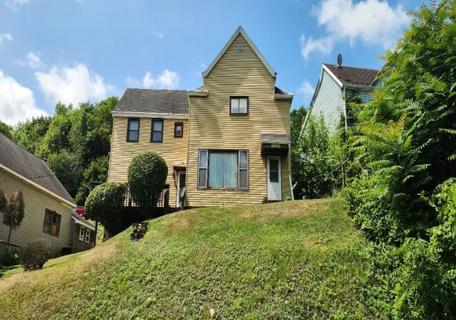 1st image of 915 Border Avenue, Ellwood City, PA 16117 | MLS# 1767566