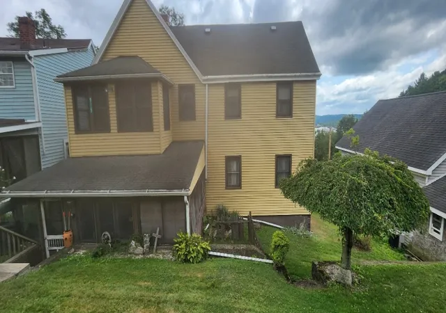 3rd image of 915 Border Avenue, Ellwood City, PA 16117 | MLS# 1767566