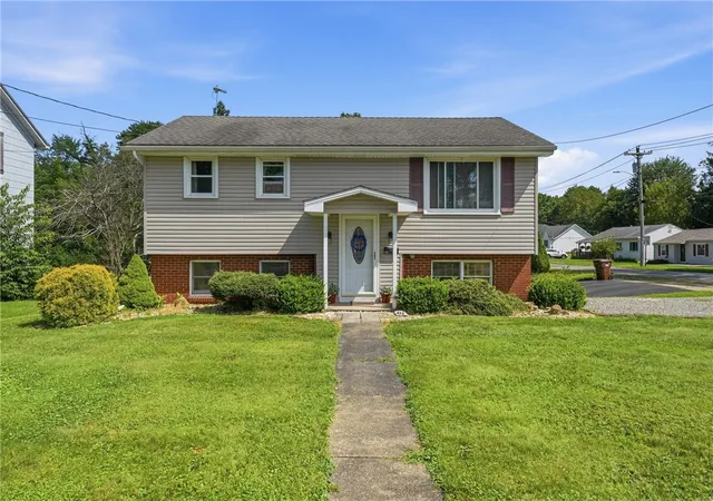 2nd image of 412 Highland Ave, Grove City Boro, PA 16127 | MLS# 1766261