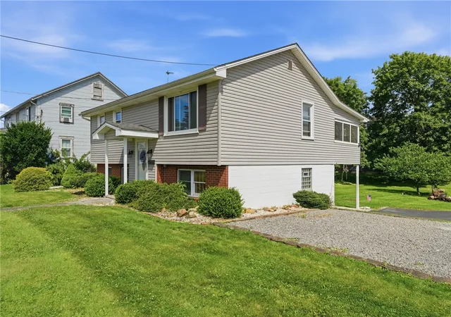 Photo 3 of Sale Pending at 412 Highland Ave, Grove City Boro, PA 16127 | MLS# 1766261 | Listing updated on 2026-08-02