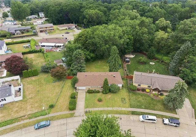 2nd image of 3203 Regis Dr, Erie City, PA 16510 | MLS# 1767611