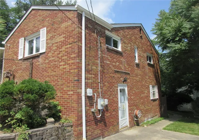 2nd image of 955 Buena Vista St, Canton Twp, PA 15301 | MLS# 1767627