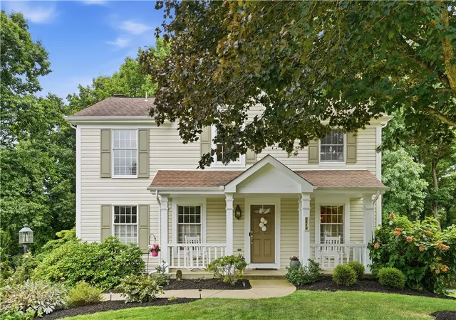 1st image of 214 Thornwood Ct, Moon/crescent Twp, PA 15108 | MLS# 1767239